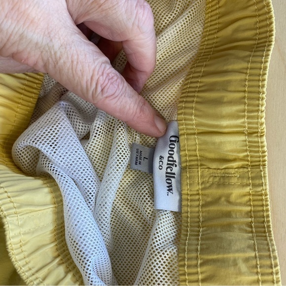 Good fellow & Co Swim Trunks size Large (DH) - Picture 7 of 7